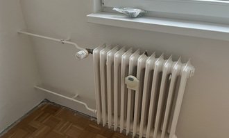 Výměna radiátorů v panelovém domě - stav před realizací