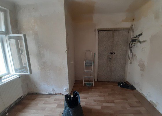 Větší úpravy stěn a malování v bytě