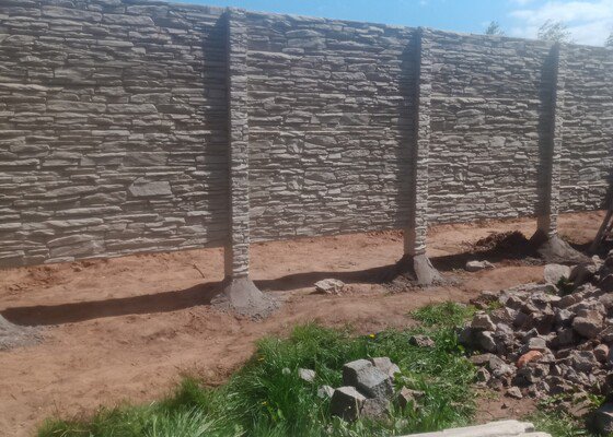 Stavba betonových plotů