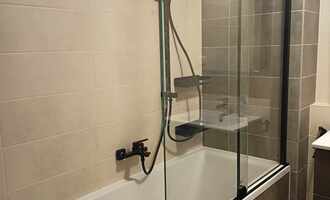 Montáž vanové zástěny a sprchového systému - stav před realizací