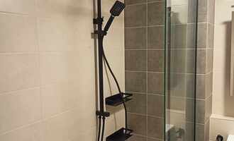 Montáž vanové zástěny a sprchového systému - stav před realizací