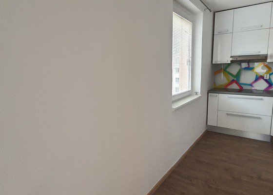 Malování bytu, 4 místnosti, 65 m² - stav před realizací