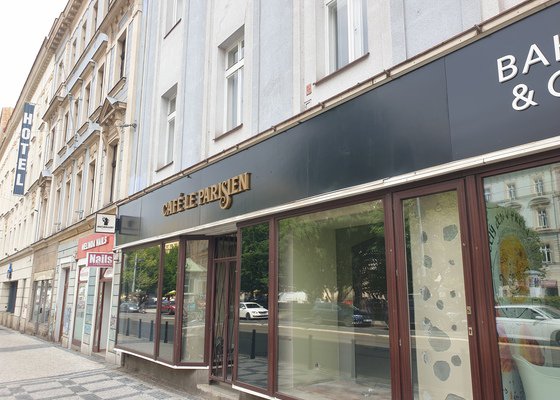 Demontáž a montáž nového oplechování nad shopfrontem restaurace