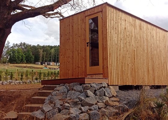 Zahradní finská sauna spojená s kůlnou