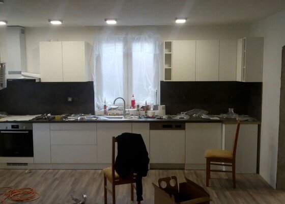 Rekonstrukce obývacího pokoje a kuchyně vč. montáže kuchyně