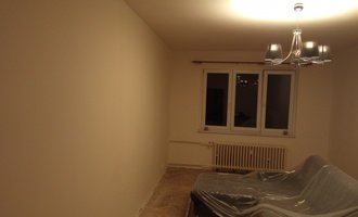 Opravy stěn, výmalba, renovace parket