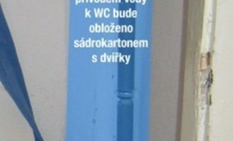 Sádrokartonářské a instalatérské práce na WC - stav před realizací