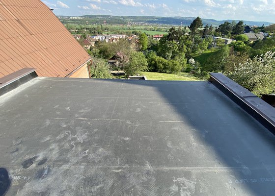 EPDM hydroizolace na střeše garáže