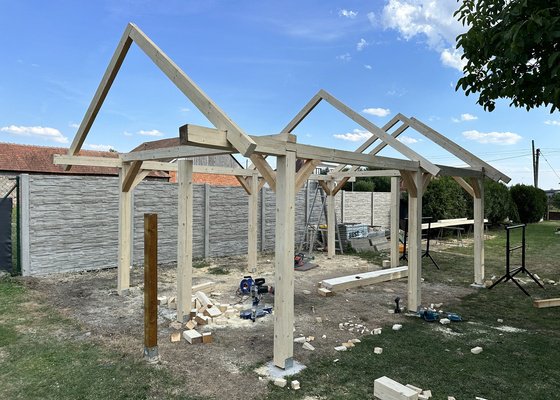 Masivní pergola