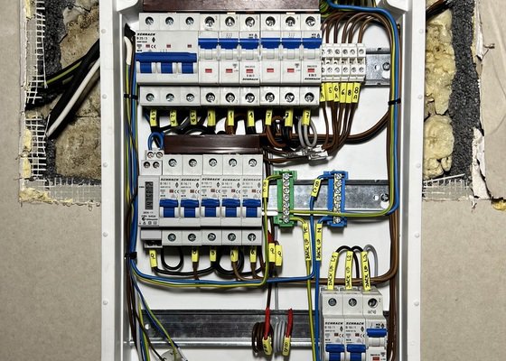 Zvětšení rozvaděče v suterénu rodinného domu
