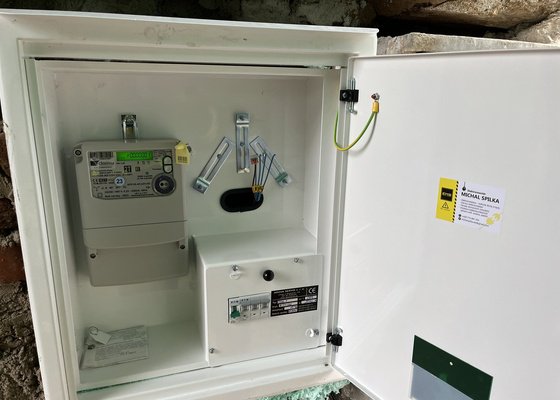 Instalace elektroměrové skříně a osazení elektroměru.