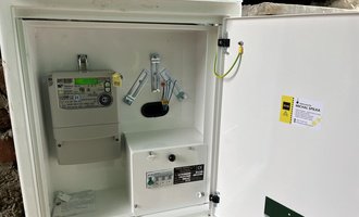 Instalace elektroměrové skříně a osazení elektroměru.