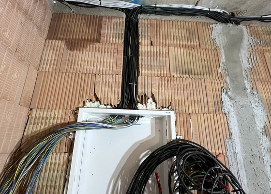 Elektroinstalace v dvoupatrovém RD 180m2.