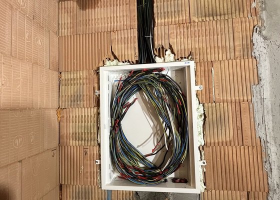 Elektroinstalace v dvoupatrovém RD 180m2.