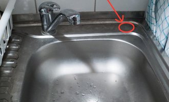 Instalatér – připojení filtru na vodu v kuchyni - stav před realizací