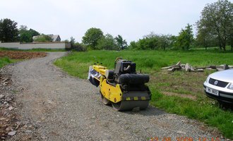 Pokládka zámkové dlažby 105 m2 - stav před realizací