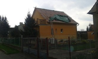 Pokrývačské práce (pálená taška nebo podobně cca 120 m2 na starším RD 