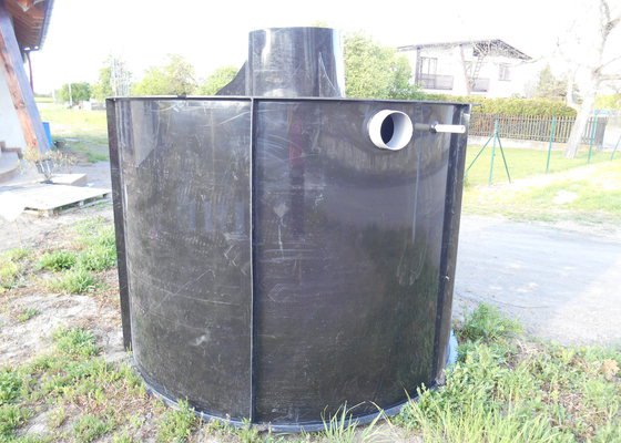 Retenční nádrž na dešťovou vodu + šachta na vodoměr
