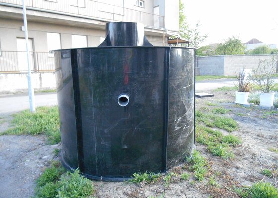 Retenční nádrž na dešťovou vodu + šachta na vodoměr